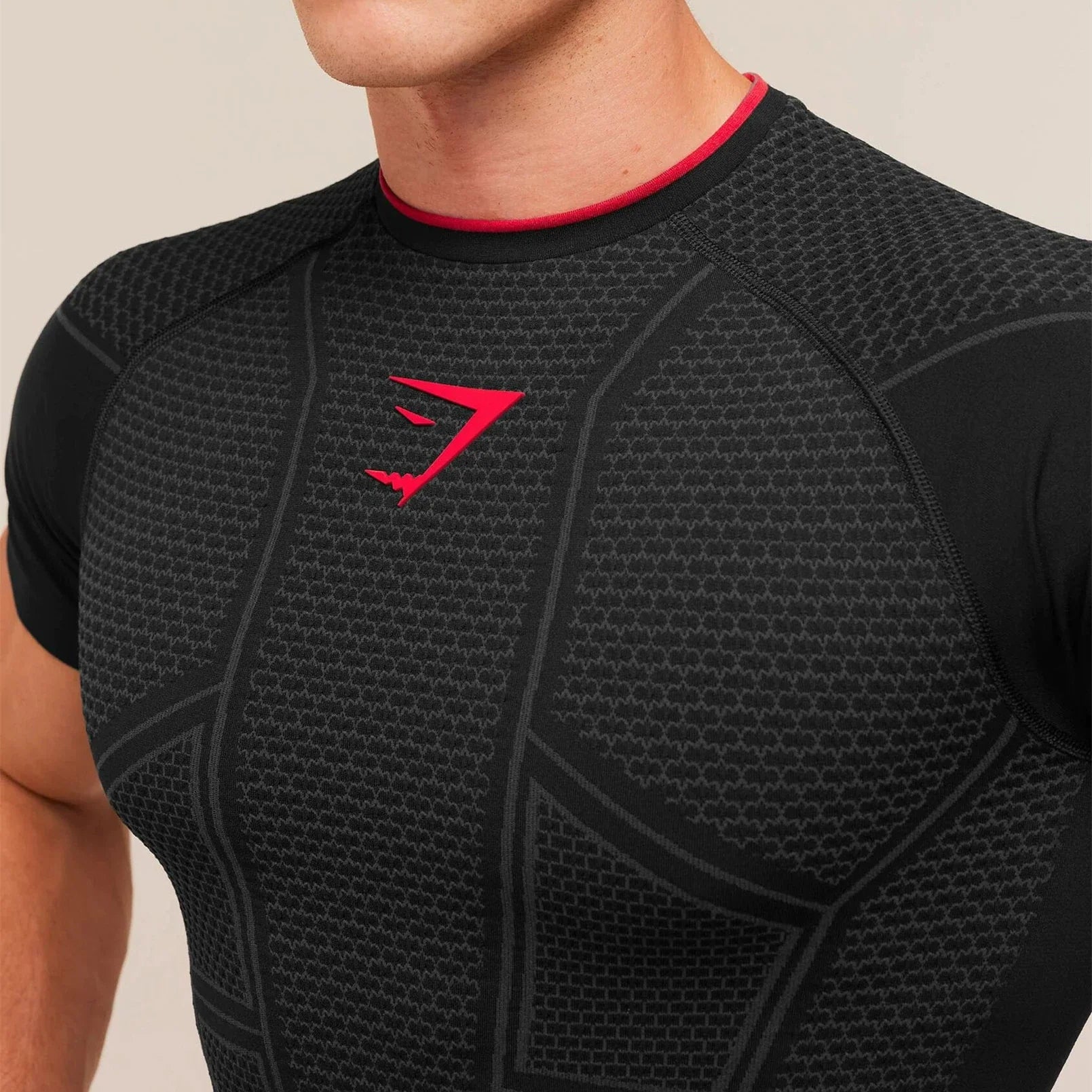 Essential Engineered Panel Seamless Training Short Sleeve – Black / Red Accent